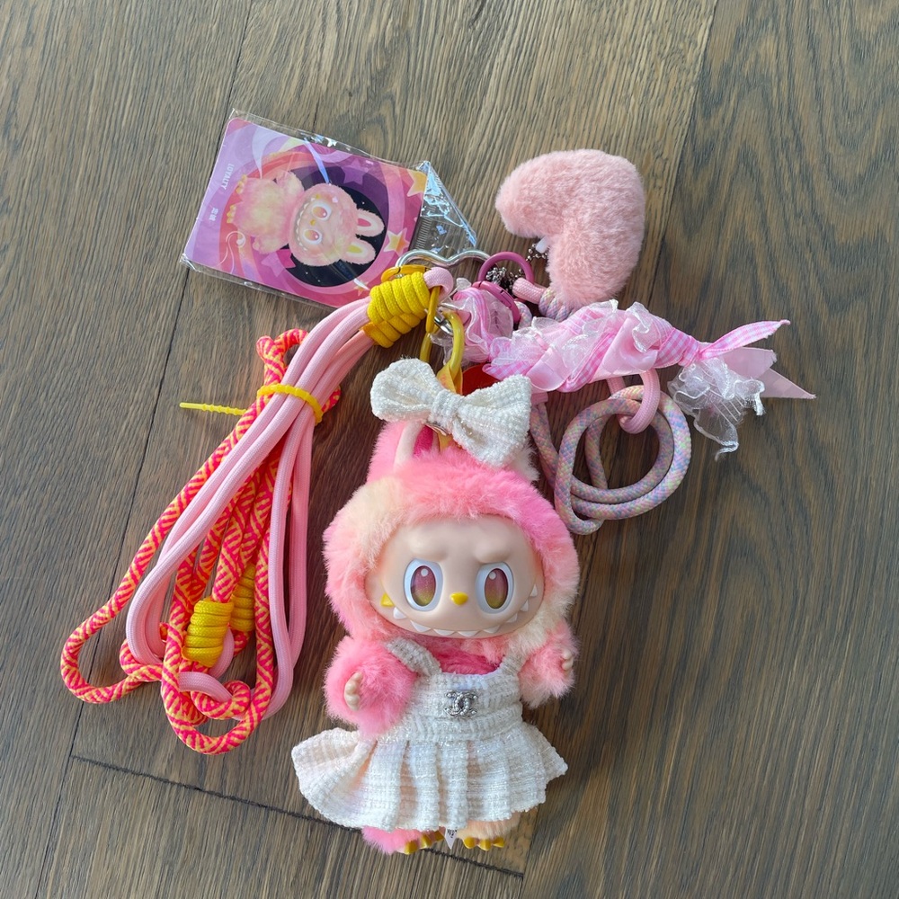 POP MART Labubu Big Into Energy - Loyalty with Keychain and Dress